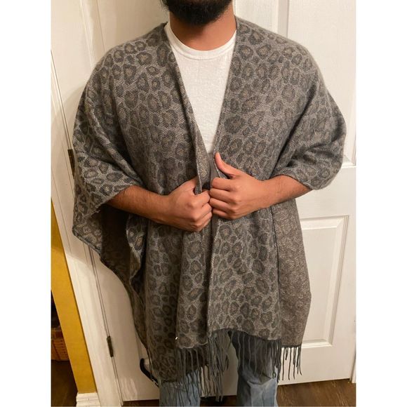 Woolrich Open Front Sleeveless Leopard Print Shawl Frail Hem, Gray One Size - Picture 5 of 7